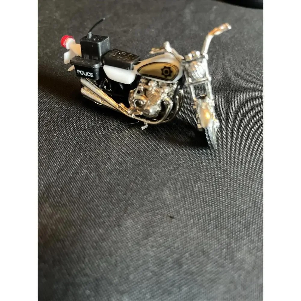 Vintage Zee Toys Police Motorcycle White and Black Complete In Great Condition - Picture 4 of 7